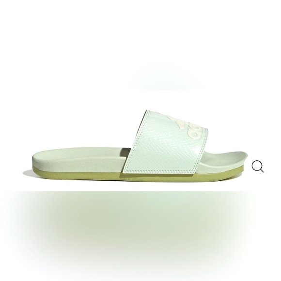 adidas Shoes - NWT Women’s Adilette Comfort Slides 💚🤍